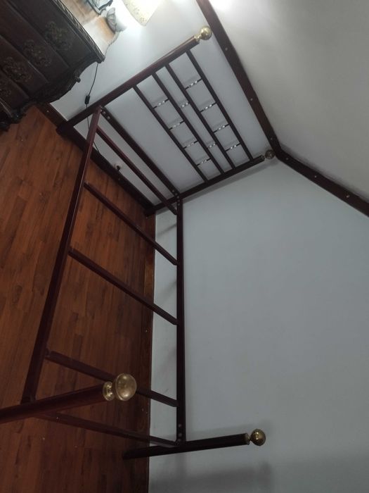Cama com estrado