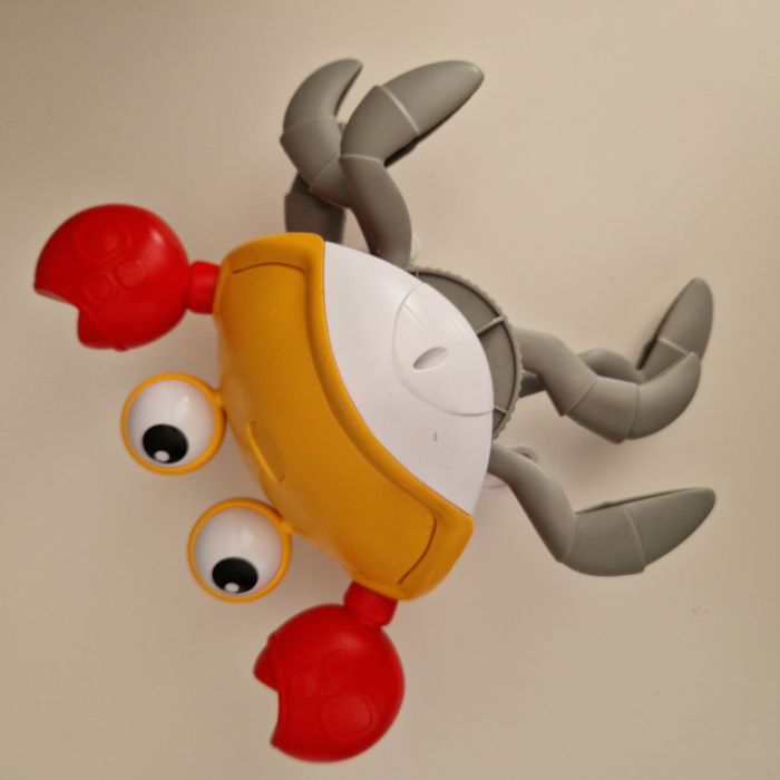 Krab grający jeżdżący