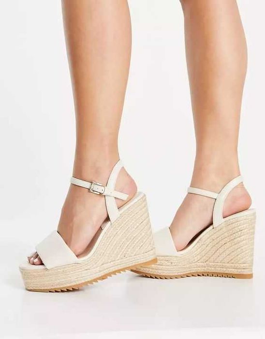 Sandálias de cunha da Stradivarius