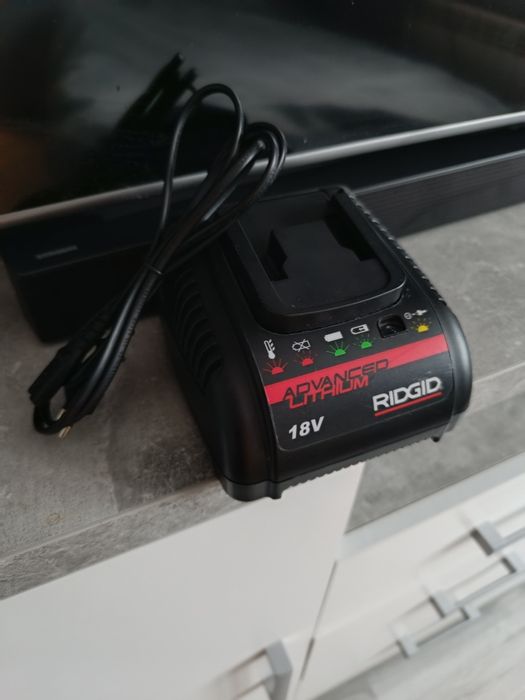 Ridgid Zaawansowana Ładowarka Litowa 230 V