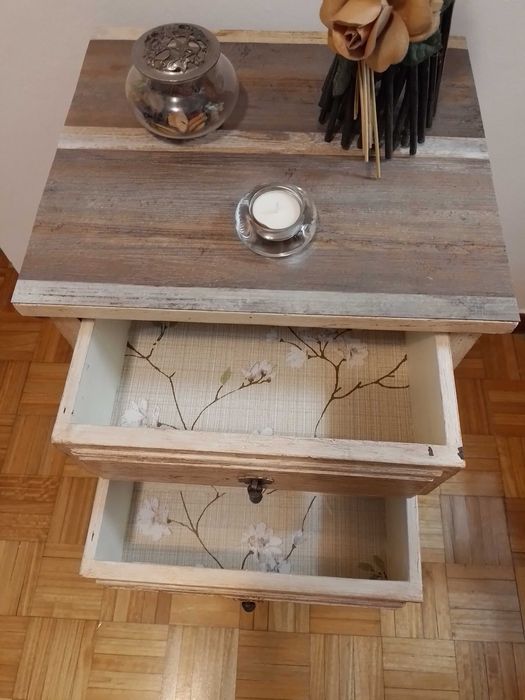 Móvel de apoio/mesa de cabeceira