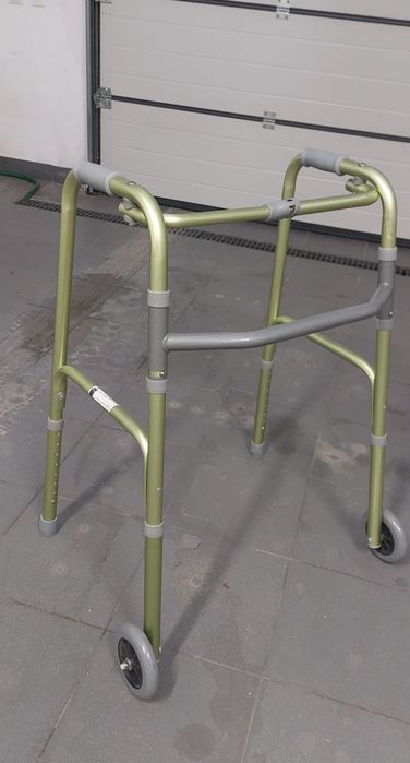 Balkonik rehabilitacyjny / chodzik z kółkami