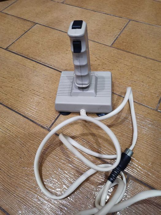 Джойстик компьютера Поиск