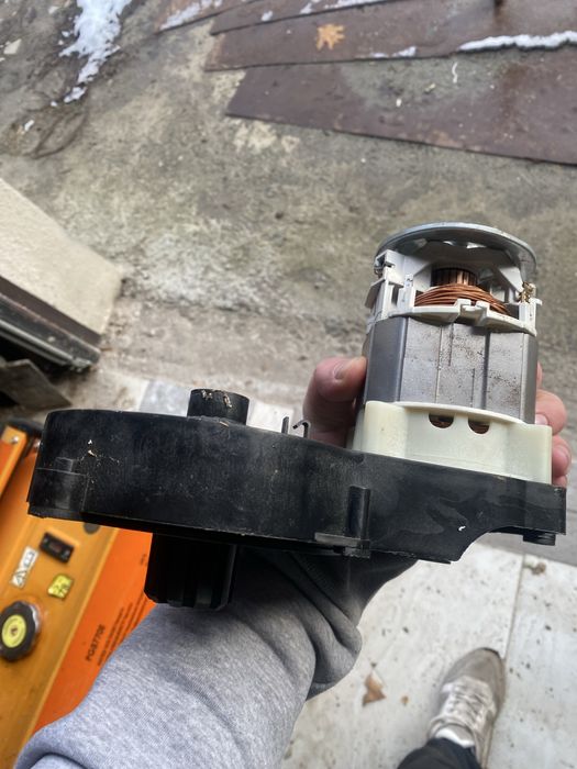 Електричний двигун в комплекті для газонокосарки