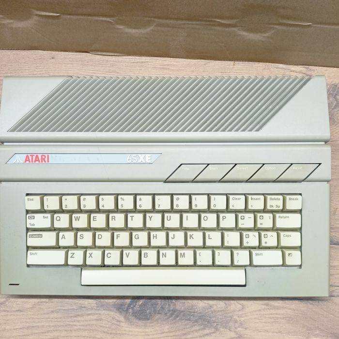 Atari 65XE – klasyk PRL – stan wizualny bdb, nie testowany