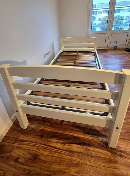 Cama solteiro em madeira maciça branco/creme