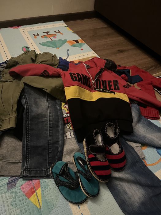 Великий пакет одягу для хлопчика 2-4 роки дарую