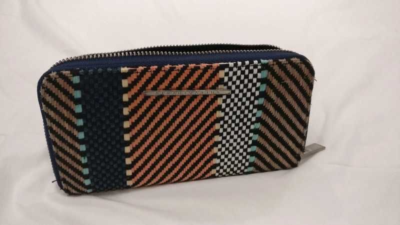 Carteira com fecho de correr, Stradivarius