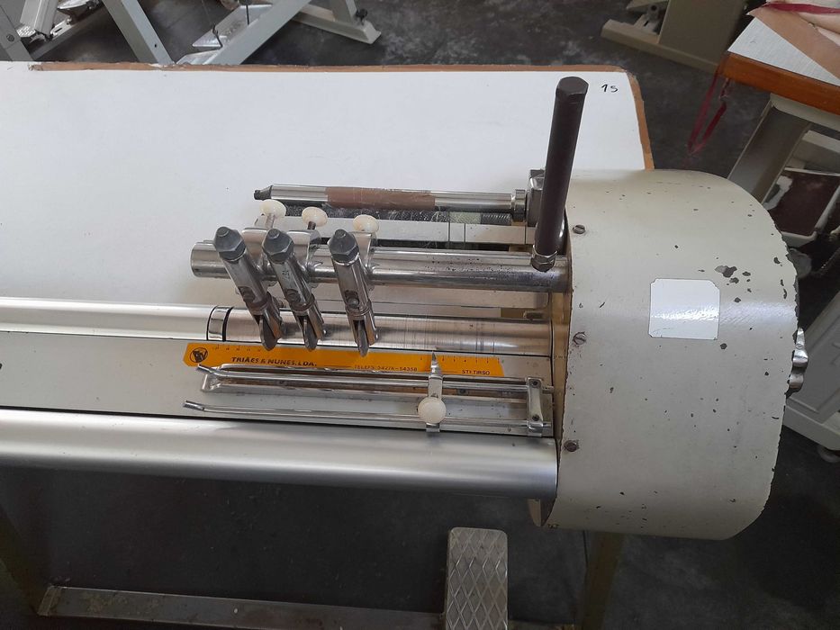 Máquina de cortar colarete
