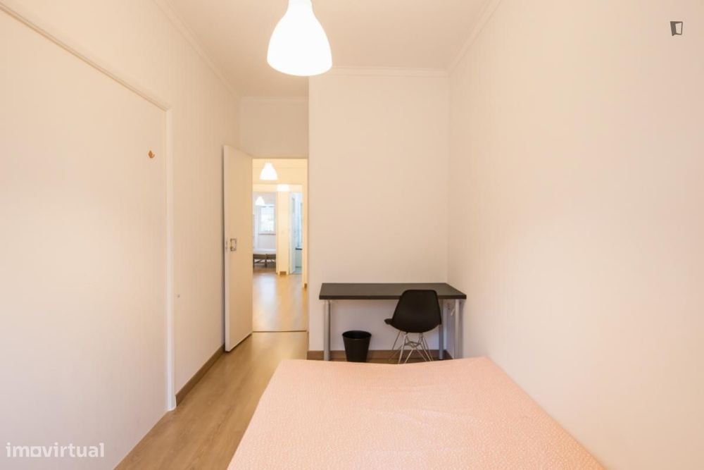 Quarto - localizado em Benfica Lisbon