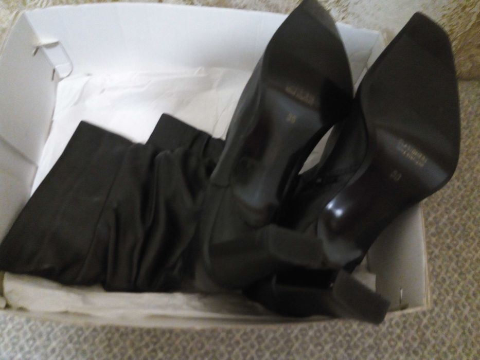 Продам  гарні  нові з  натуральної  шкіри  чобітки