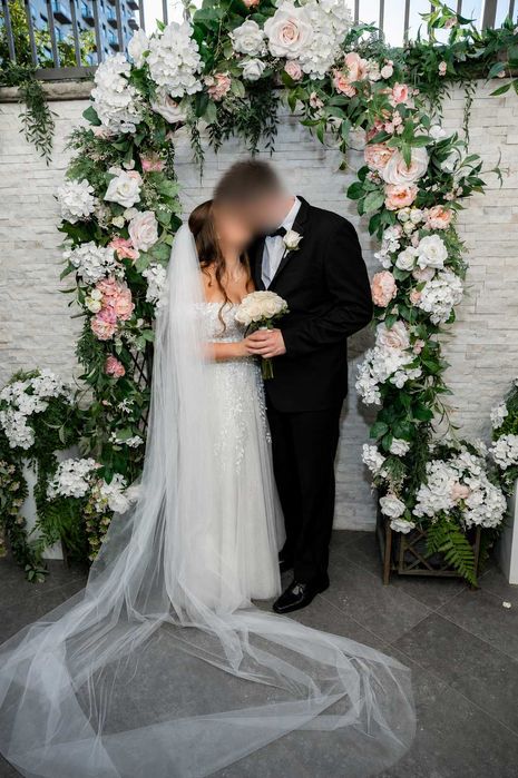 Suknia ślubna Blossom z rozcięciem