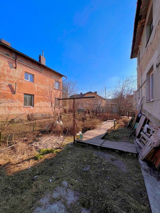 ТЕРМІНОВО 2-кімнатна квартира в напівособняку з земельною ділянкою