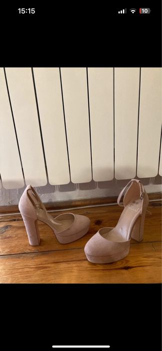 Szpilki na platformie