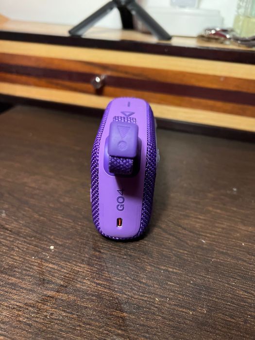 Coluna JBL GO4 roxa nova