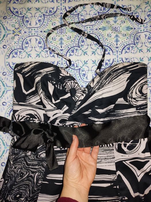 Vestido midi preto e branco