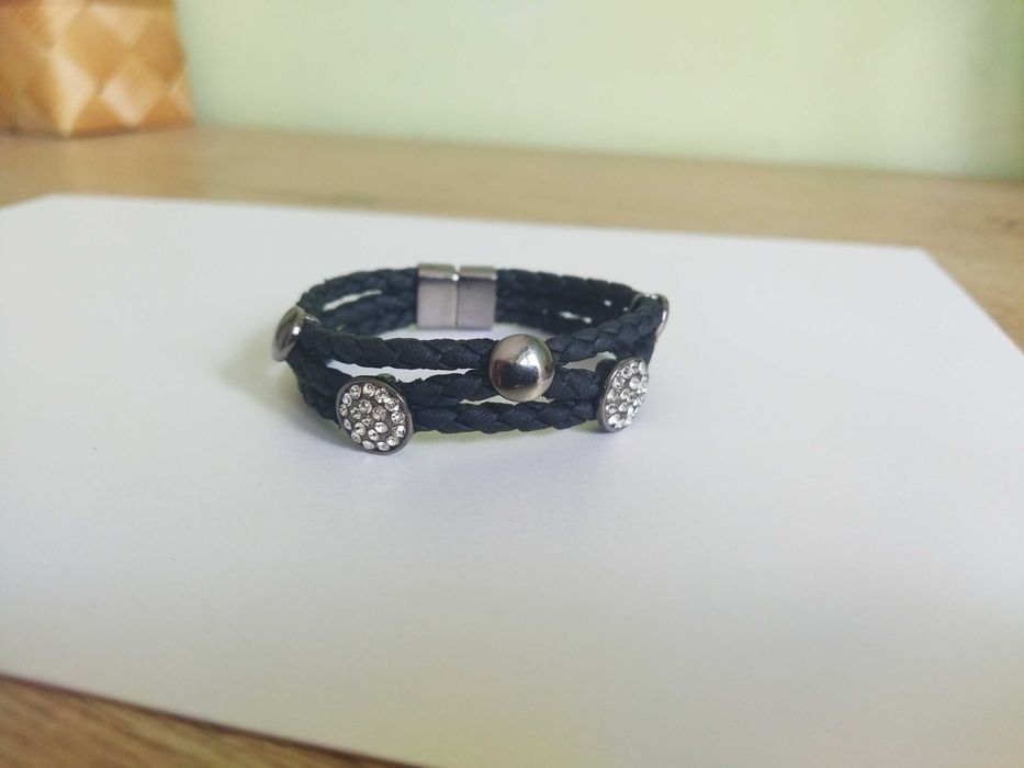 Bransoletka skórzana błyszczące elementy