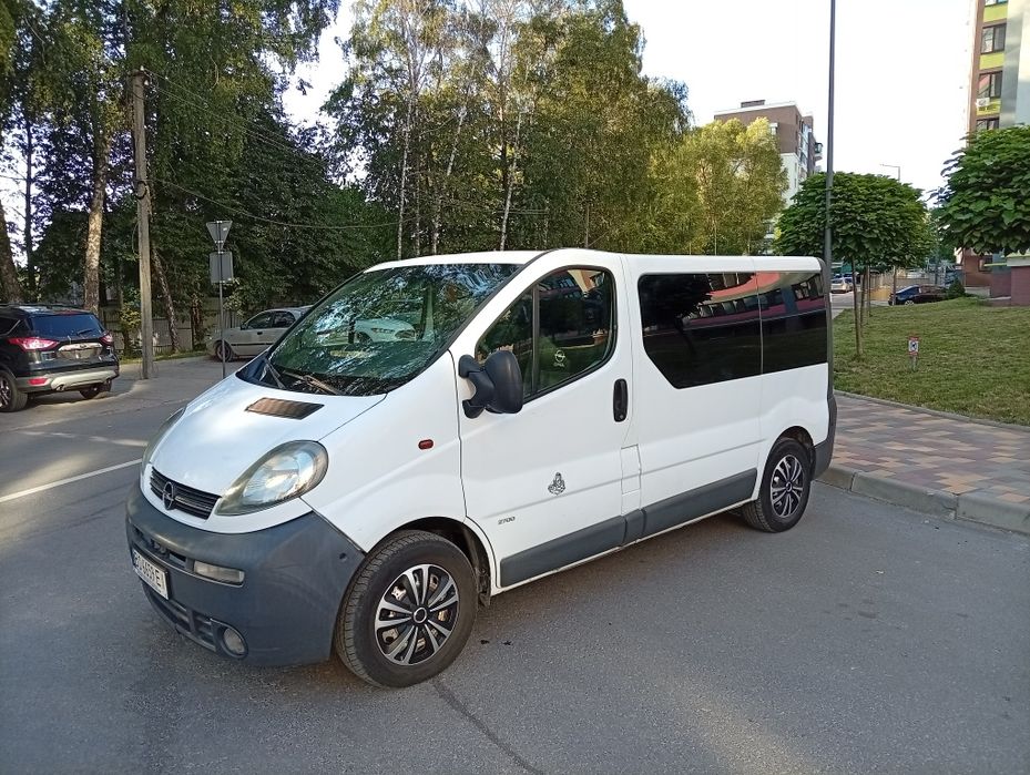 Продам Опель Віваро 1.9 дизель Opel Vivaro 2003 рік