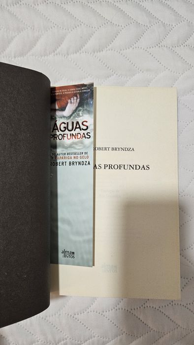 Aguas Profundas de Robert Bryndza