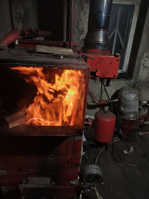 Твердопаливний піролізний котел, і вся система.