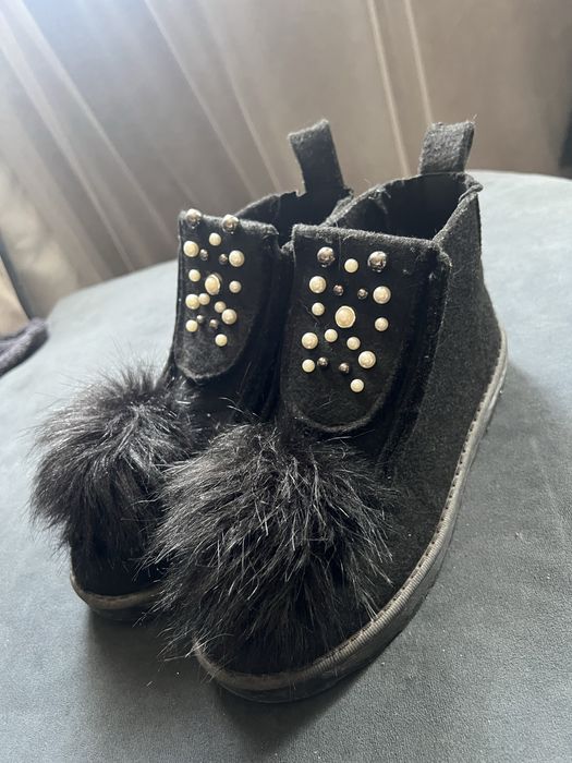 Уггі з пумпоном жіночі