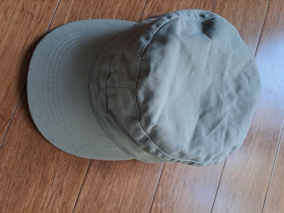 Czapka w kolorze oliwkowym