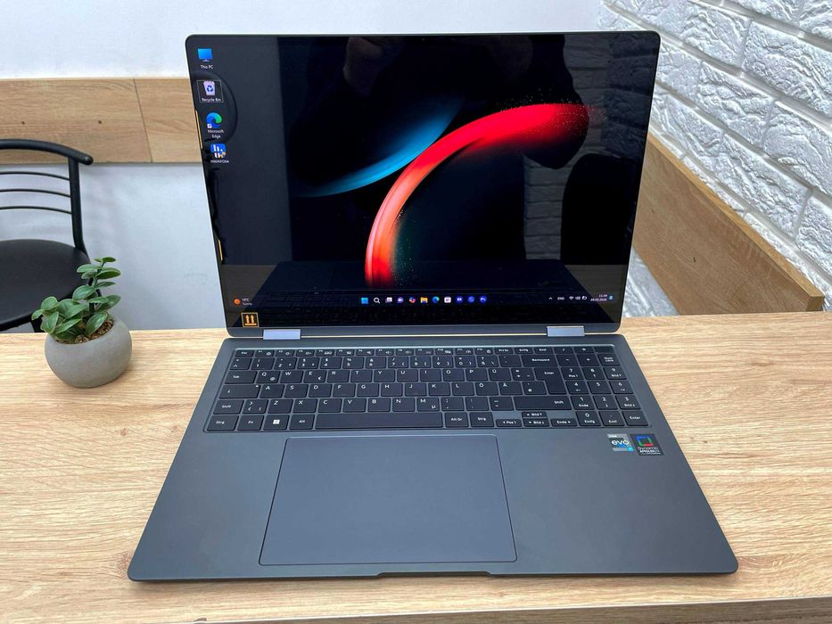 Samsung Galaxy Book3 Pro 360- 15.6 AMOLED/ I7-1360P/ 16Gb DDR5/1Tb SSD