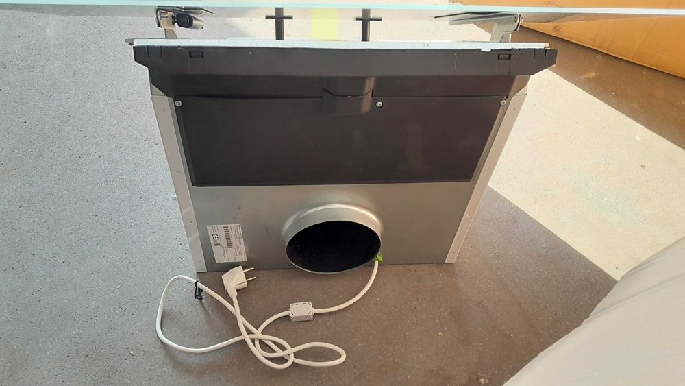 Nowy okap kuchenny kominowy naścienny przyścienny BOSCH DWK97JM20