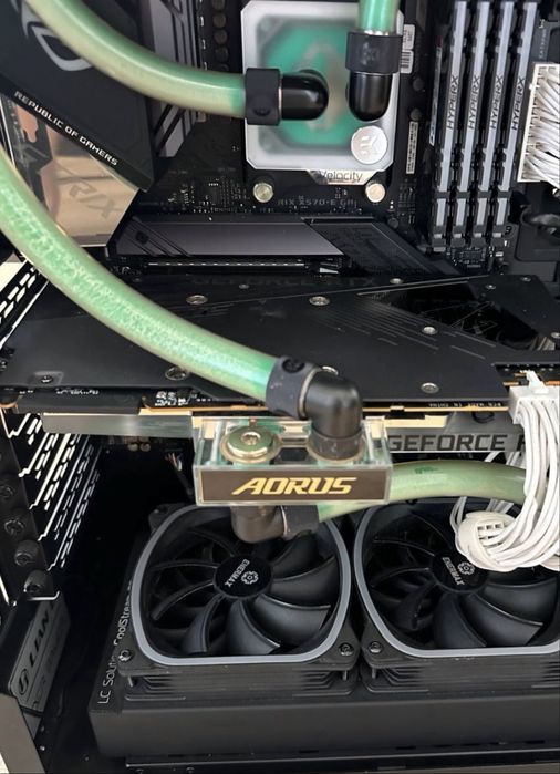 Komputer gamingowy Aorus RTX 3090 Extreme 24GB Ryzen 7 5800X 32GB RAM 3TB sdd Custom Water Cooling