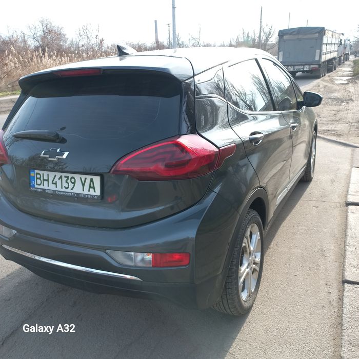 Свой шевроле болт 18 года 60 кВт  400 км на одном заряде.