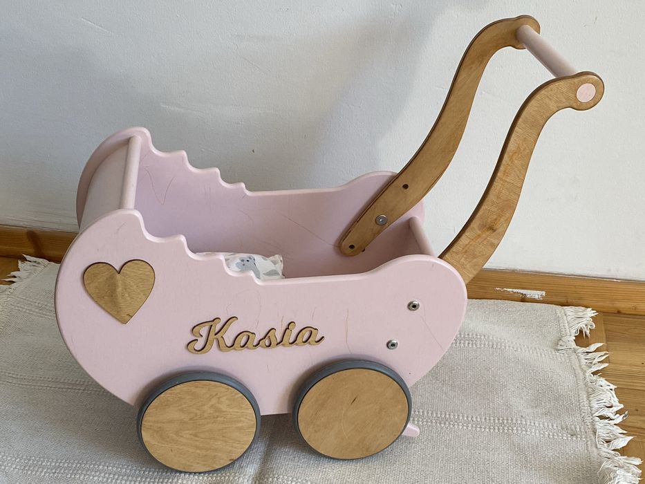 Drewniany wozek dla lalek