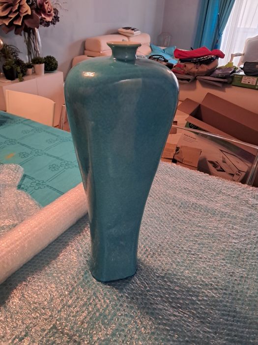 Recheio de casa (jarras, estatuetas)