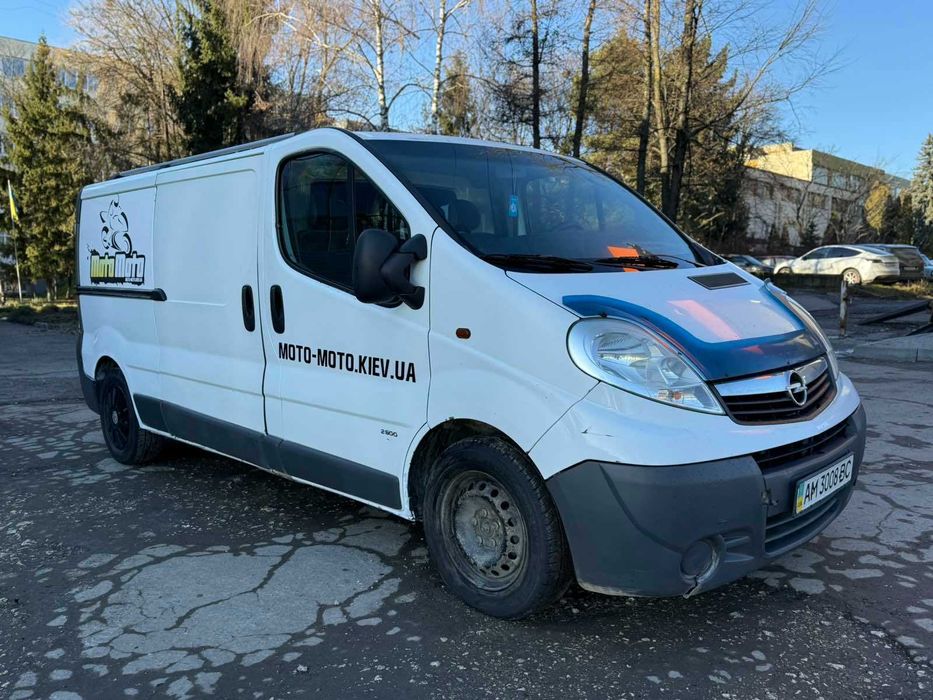 Вантажний бус Opel Vivaro 2009 Довга база