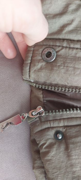 Віддам безкоштовно курточку розмір с-м