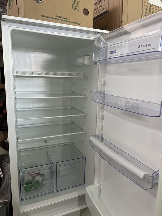 Вмонтований холодильник  з Німеччини Вмонтированый холодильник