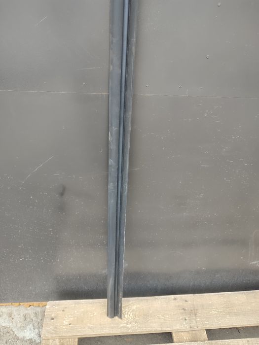 Ущільнювач порогу правий Nissan rogue t33 разборка ніссан рог т33