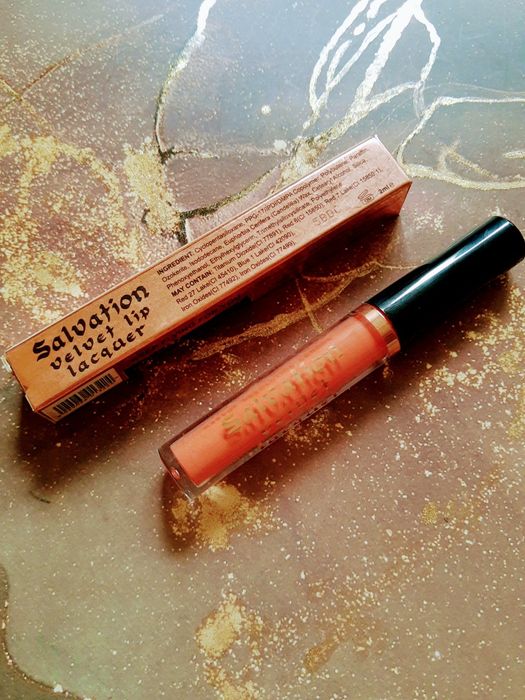 Make up Revolution lip lacqer matowa pomadka
