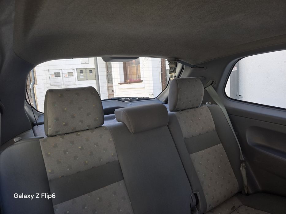 Vendo carro, 2003 gasolina, bom estado de conservação, 196 mil km, chave reserva, documentos em dia!!