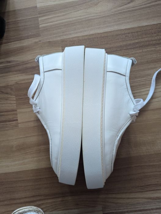 Кросівки шкіряні білі