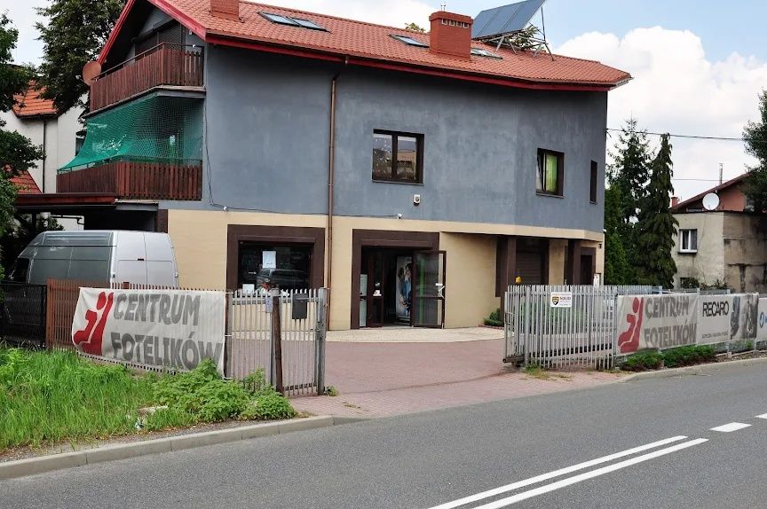 Atrakcyjny lokal handlowo-usługowy biurowy 120 m2 z parkingiem