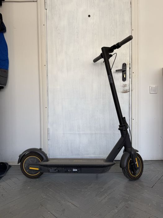 Електросамокат Ninebot KickScooter MAX G30