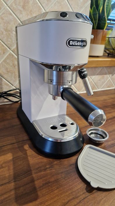 Ekspres kolbowy DeLonghi.  Używany w idealnym stanie.