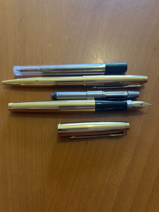 Conjunto de canetas Parker em ouro