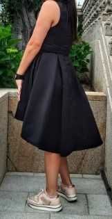 Vestido Preto Assimétrico com Busto Estilo Corpete – Tamanho M