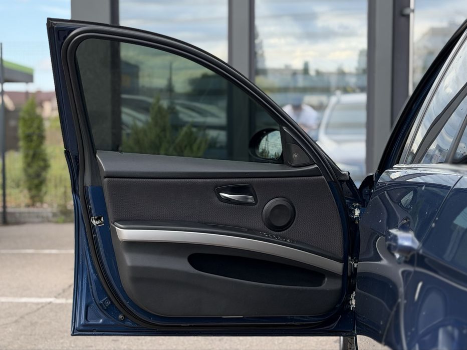 BMW 3 Series 320i
