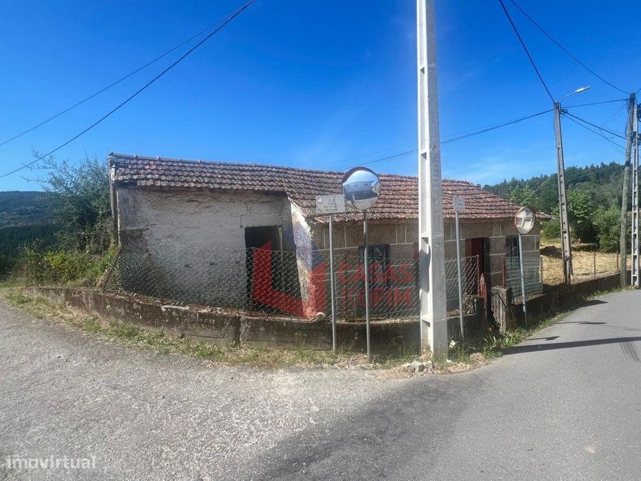 Single-storey house for reconstruction in Celorico de Basto