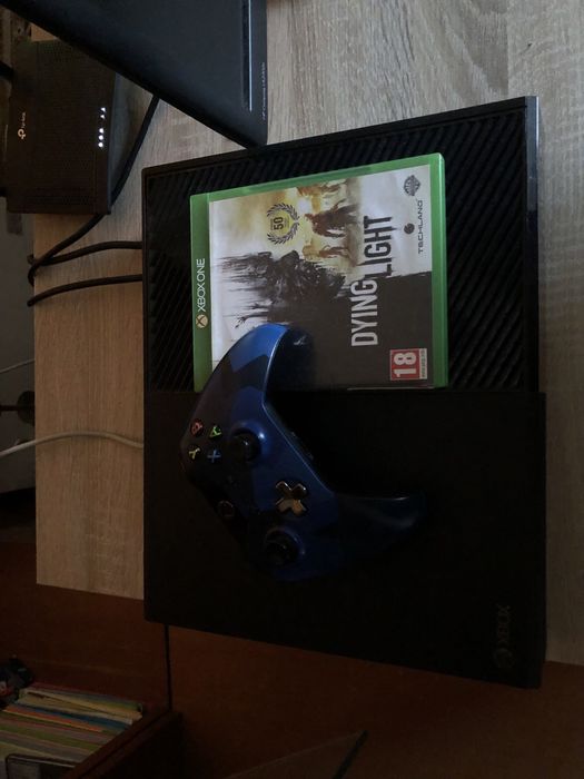Xbox one + pad + kable + gra