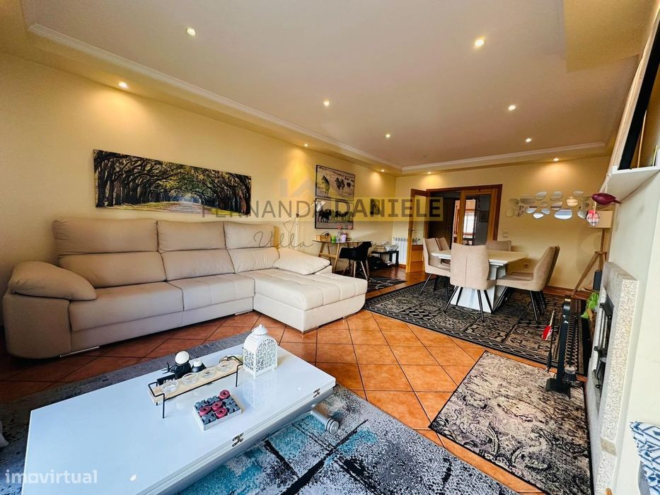 Arrendamento - Apartamento T3 no Centro da Feira com garagem fechada.