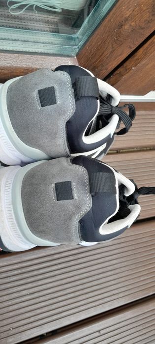 Buty sportowe Levis 40 jak nowe