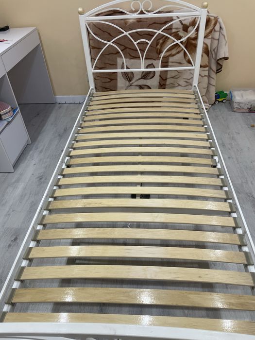 Коване ліжко (ручна робота) для дівчинки